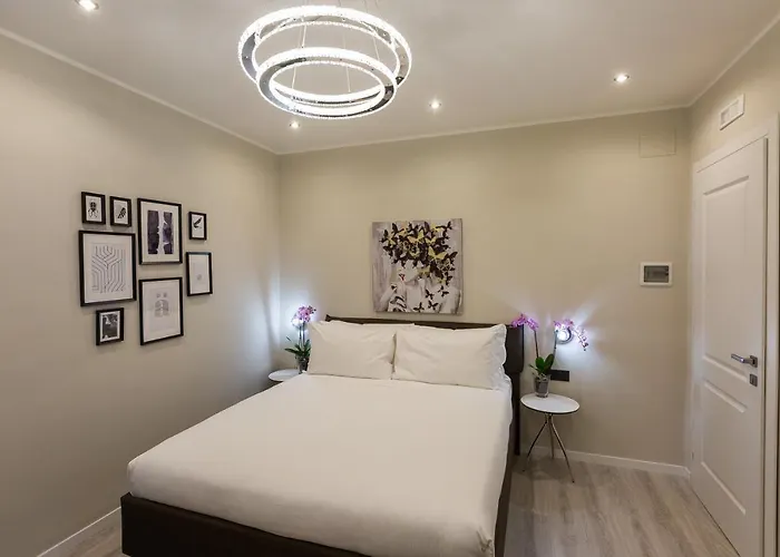 招待所 Clementi Portrait