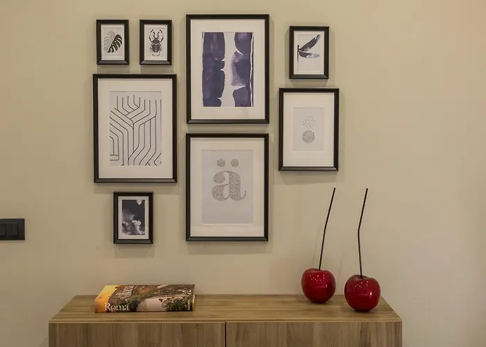 招待所 Clementi Portrait