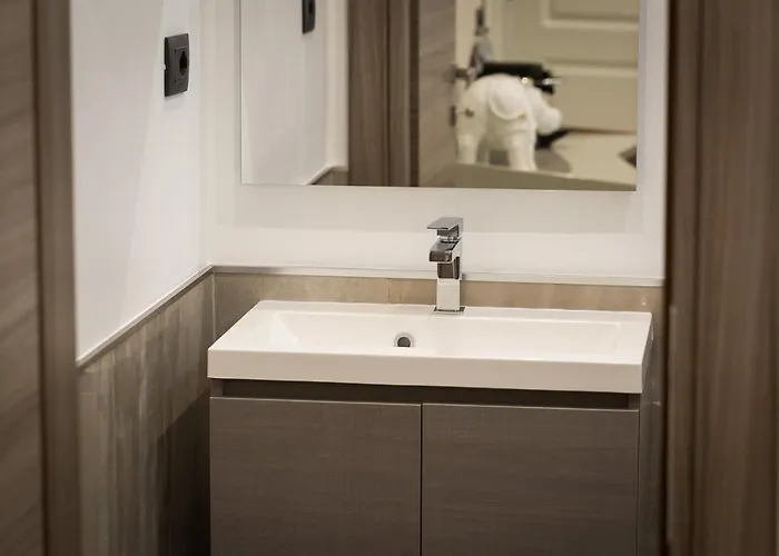 招待所 Clementi Portrait